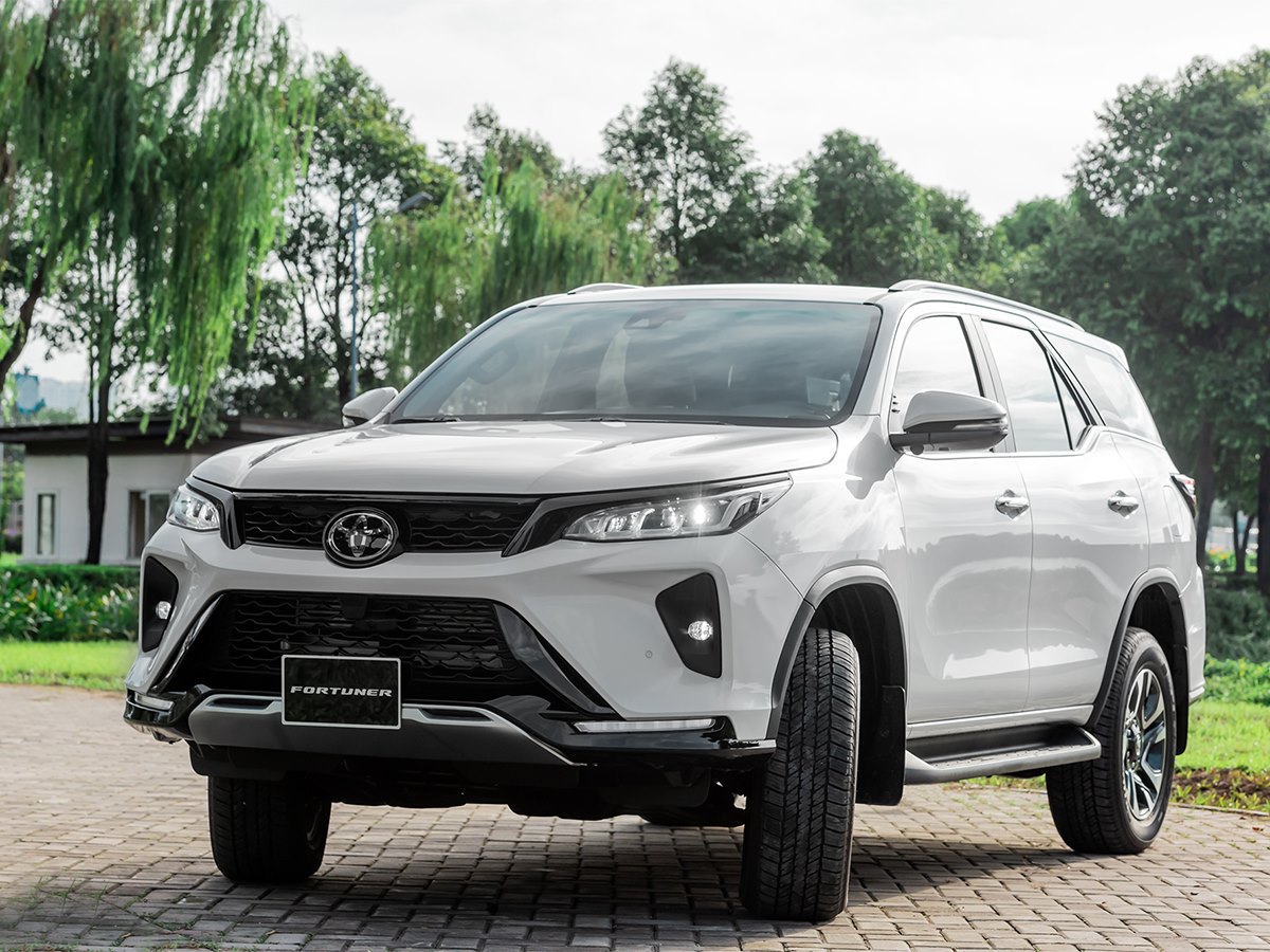 Xe toyota fortuner legender